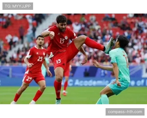 亚洲杯裁判判罚频惹争议，球迷热议不断