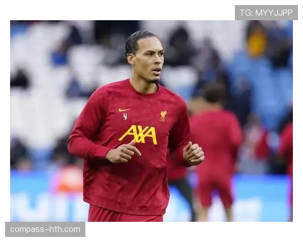 范迪克今天穿得也太日常了，感觉差点认不出这是英超巨星？